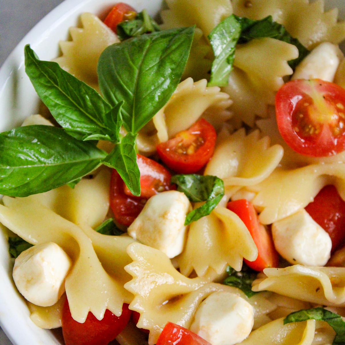 caprese pasta salad dressing