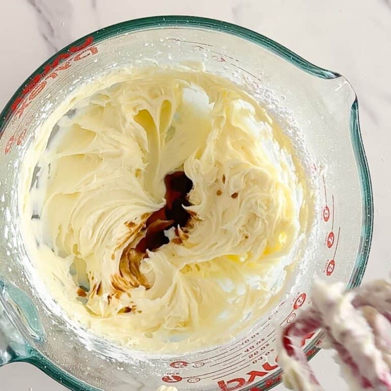 Icing Proces Cinnamon Roll Icing - Simply Scrumptious Eats