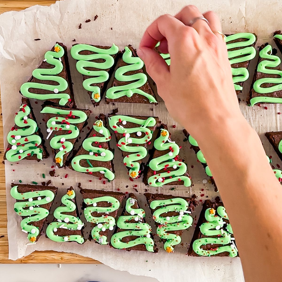 Add Christmas tree icing.