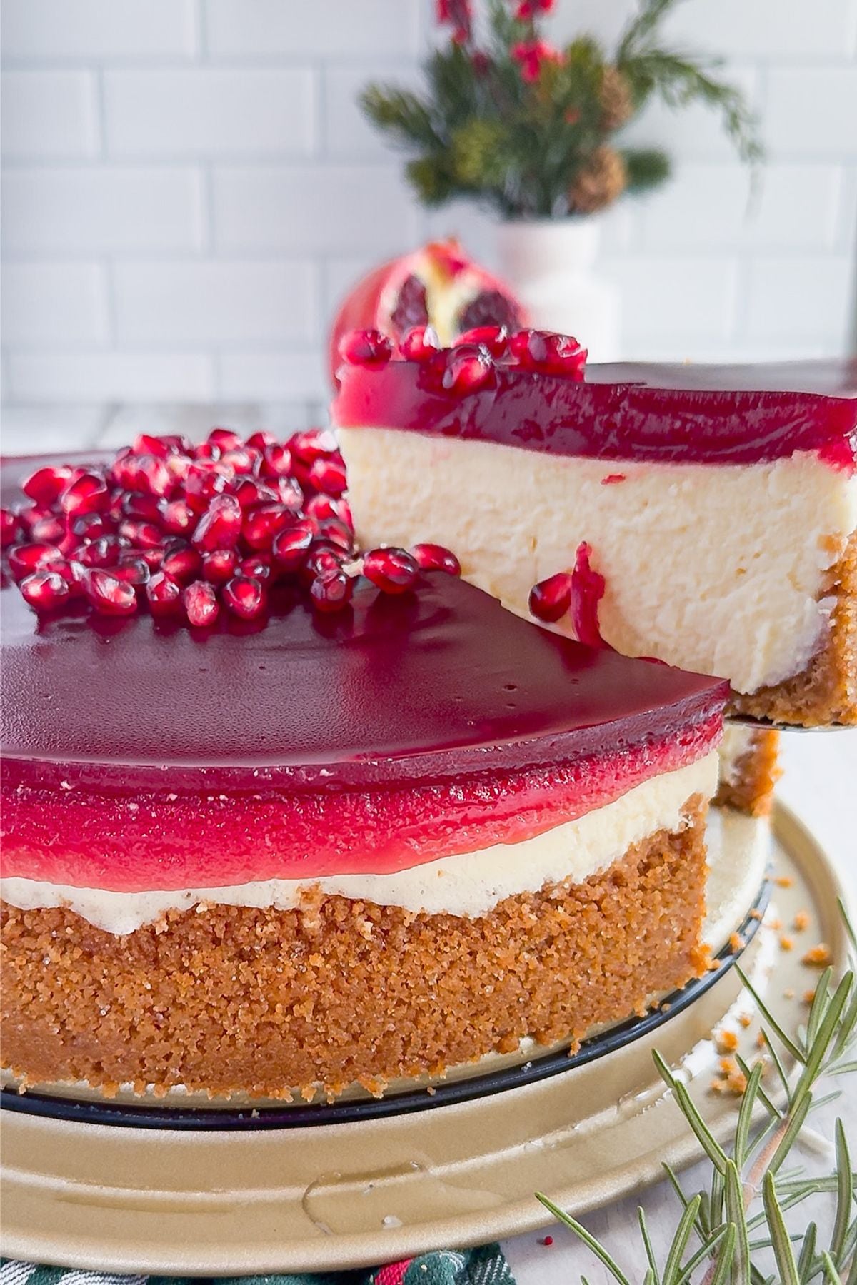 Slicing Christmas Cheesecake.