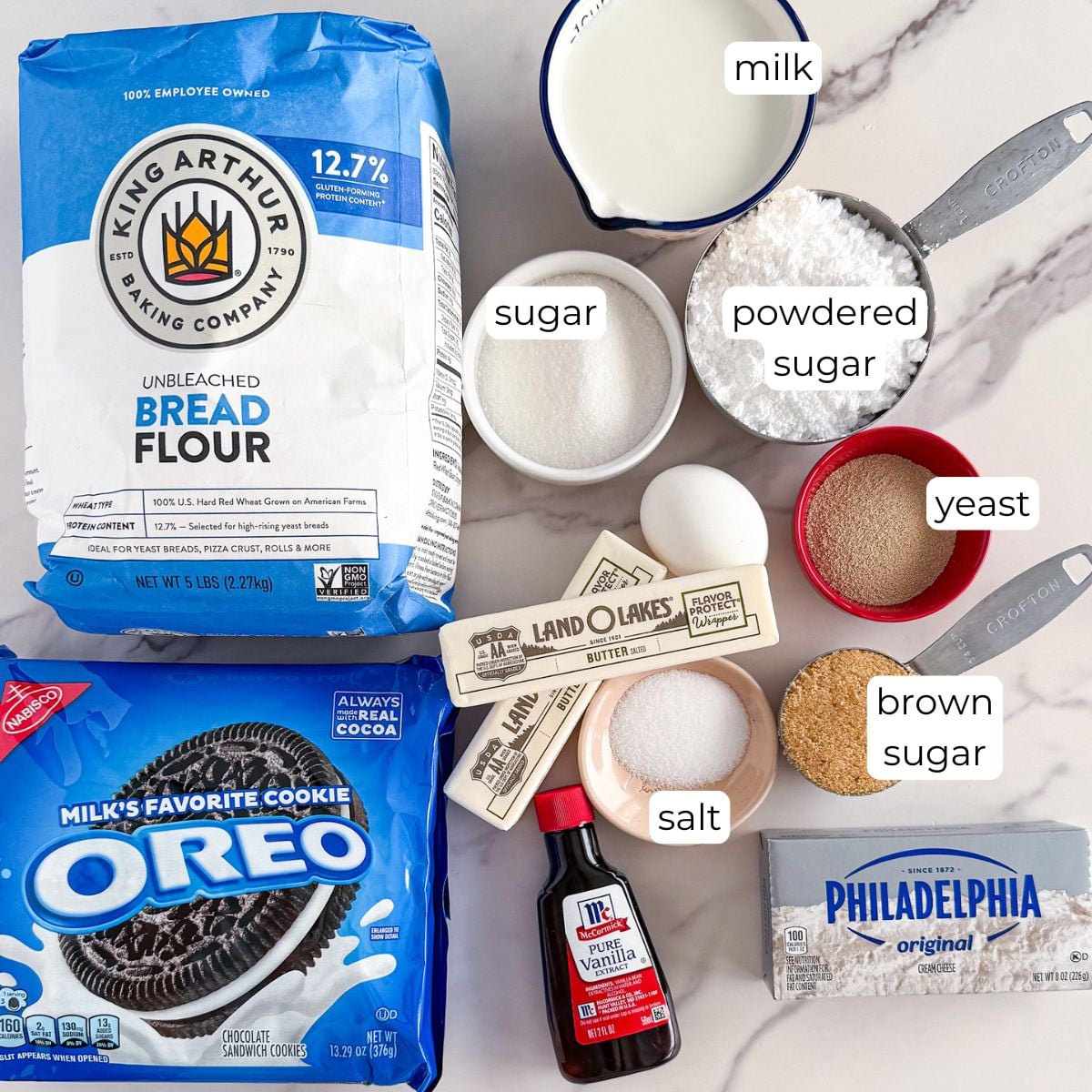 Ingredients for Oreo rolls.