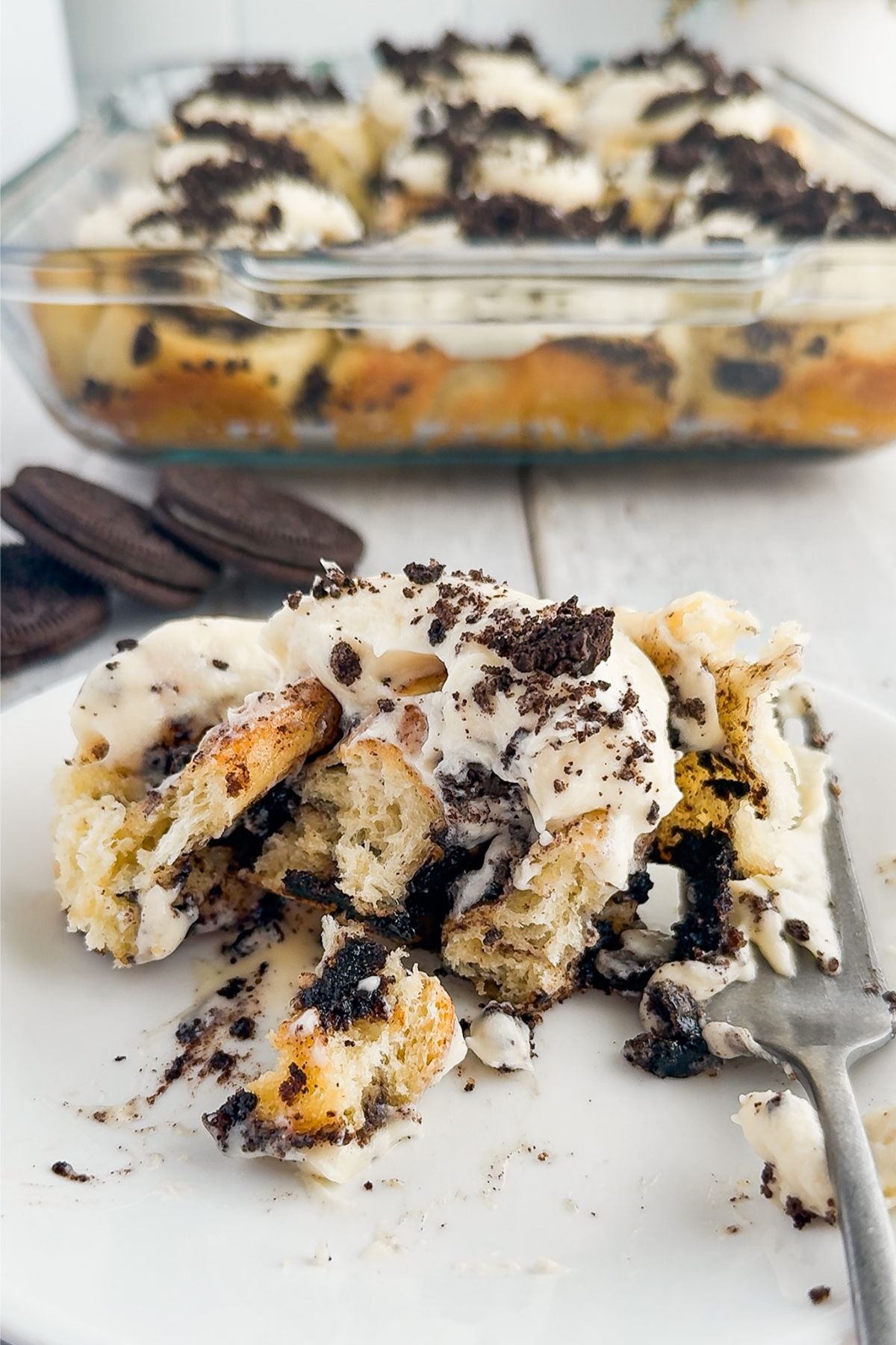 Oreo roll on a plate.