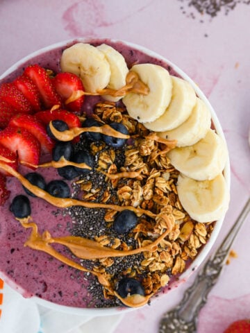 Above shot of a smoothie bowl.